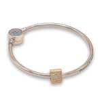 Zlatý prívesok 14k, trojuholník, zdobený kryštálmi