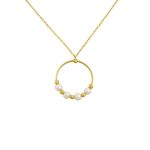 Náhrdelník zo 14k zlata s príveskom v tvare obrúčky a perlovým zdobením