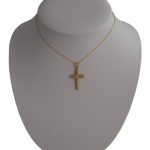 Prívesok zo 14k zlata s krížikom, vykladaním z bieleho zlata a motívom Ježiška