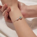 Ezüst karkötő rózsával