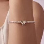 Ezüst charm, szív kereszttel