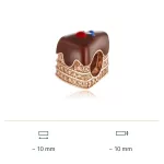 Strieborný prívesok, čokoládová torta