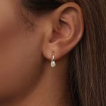 Ezüst női fülbevaló gyönggyel
