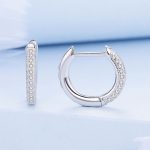 Ezüst karikafülbevaló kristályokkal