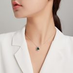 Ezüst női nyaklánc szívmedállal, zöld