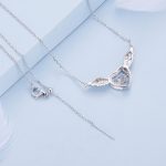 Ezüst női nyaklánc szárnyas szívvel