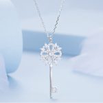 Ezüst női nyaklánc kulcsmedállal