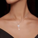 Ezüst női nyaklánc kulcsmedállal