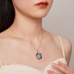 Ezüst nyaklánc rózsával