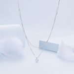 Ezüst női nyaklánc virágmedállal