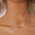 Ezüst női nyaklánc lakatmedállal