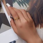 Ezüst női gyűrű, ölelés, aranyszínű