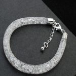 Cylindrický náramok zdobený kryštálmi Swarovski, biely