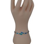 Strieborný náramok s modernými líniami a modrými vložkami