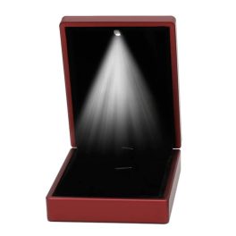   Podsvietená prémiová šperkovnica na náhrdelníky, červená