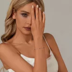 Ezüst karkötő moissanitkristállyal