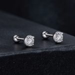 Ezüst női fülbevaló moissanitkristállyal