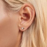 Ezüst női fülbevaló moissanitkristállyal