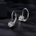 Ezüst karika-fülbevaló moissanitkristállyal