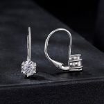 Ezüst karika-fülbevaló moissanitkristállyal
