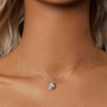 Ezüst nyaklánc patkómedállal