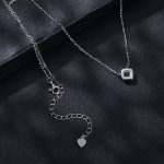 Ezüst nyaklánc rombuszmedállal