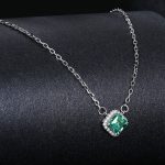 Ezüst nyaklánc rombuszmedállal