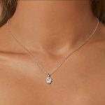 Ezüst nyaklánc moissanitmedállal