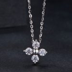 Ezüst nyaklánc virágmedállal