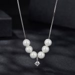 Ezüst nyaklánc gyöngyös medállal