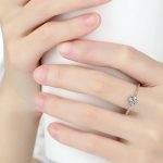 Malý strieborný prsteň s kvetmi, striebro, 6