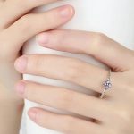 Malý strieborný prsteň s kvetmi, ružový, 7