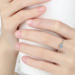 Strieborný prsteň s drobnými kvietkami, striebro, 7