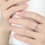 Malý strieborný prsteň s kvetmi, striebro, 8