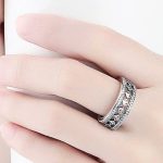 Strieborný prsteň s kosoštvorcovými kameňmi, 6