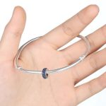 Strieborný prsteňový prívesok, zdobený krištáľovými kamienkami, modrý