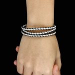 Zapletaný trojitý kožený náramok, čierno-biely