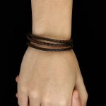 Zapletaný trojitý kožený náramok, čierno-hnedý