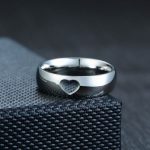 Prsteň vyrobený z nehrdzavejúcej ocele, s motívom srdca, veľkosť 9