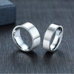 Dámsky snubný prsteň vyrobený z nehrdzavejúcej ocele striebornej veľkosti 10