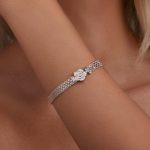 Ezüst karkötő rózsával és kristályokkal, 17 cm