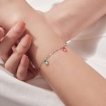 Ezüst karkötő színes kristályokkal