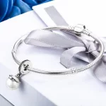 Ezüst charm fehér gyönggyel