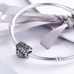 Ezüst charm, virágoskert