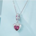 Ezüst charm, kinyitható szív, vörös kristállyal