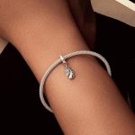 Ezüstcharm, unikornis