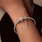 Ezüstcharm, szív gyöngyházzal