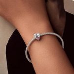 Ezüstcharm, anya és fia