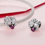 Ezüstcharm, anya és lánya