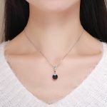 Ezüst charm, fekete gyöngy